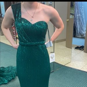 small, emerald green prom dress, one strap, short train, waist band is removable
